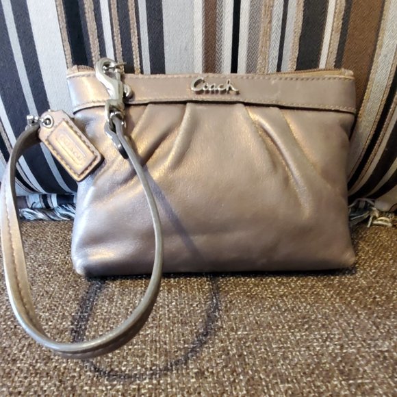 GUC Coach Pleated Wristlet - Picture 1 of 4